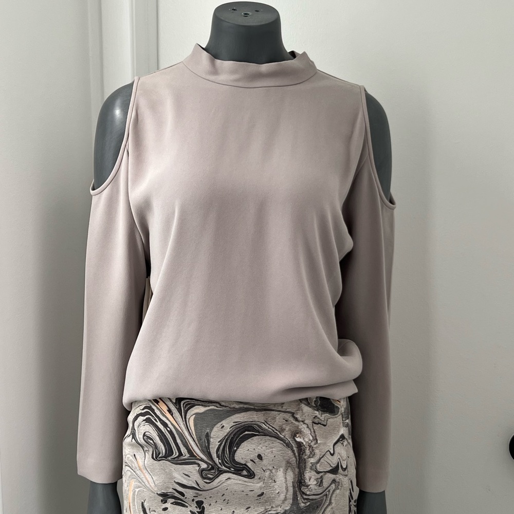 Aritzia Wilfred Women's Grey Cold-Shoulder Mock Neck Blouse - Size Medium - NWT